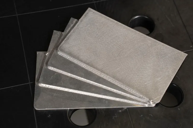 Spawanie aluminium laserem w trybie pulsacyjnym („rybia łuska”)